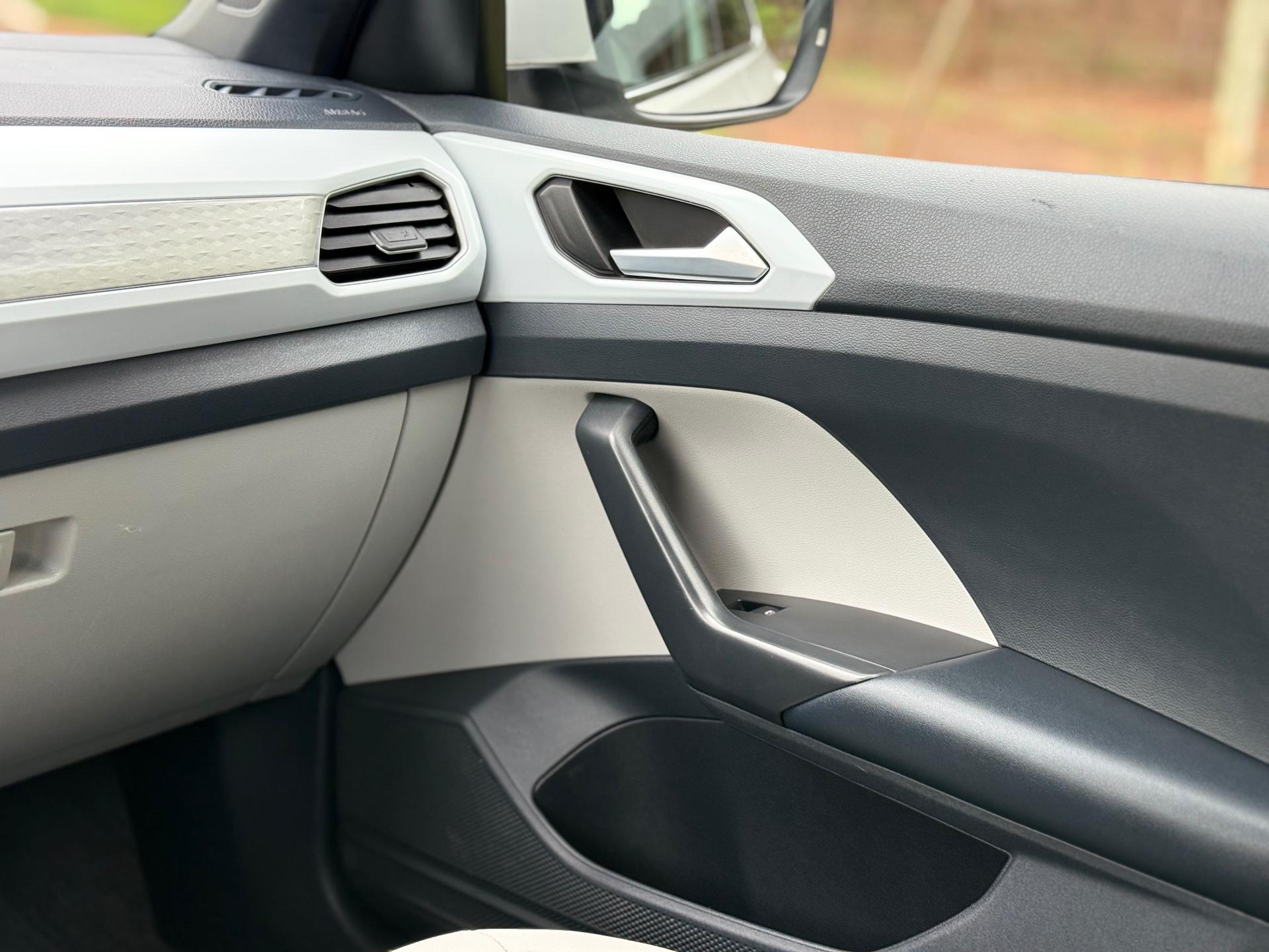 VOLKSWAGEN T-Cross - Foto