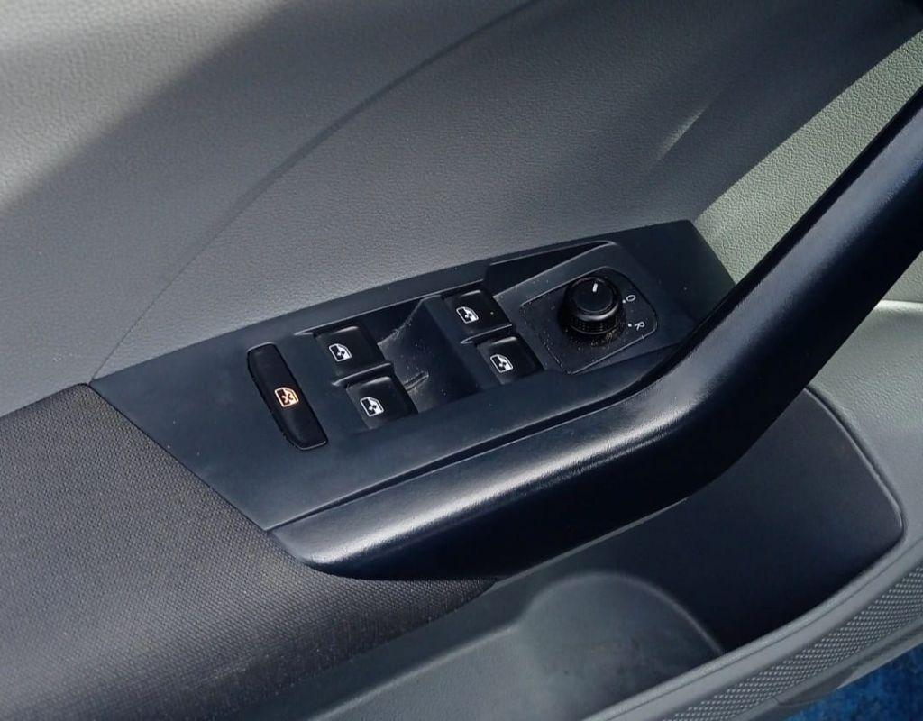 VOLKSWAGEN T-Cross - Foto