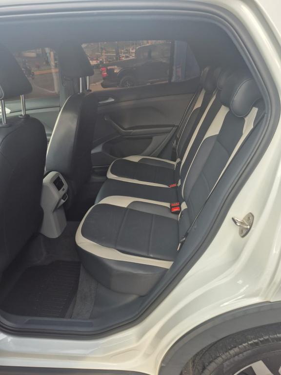 VOLKSWAGEN T-Cross - Foto