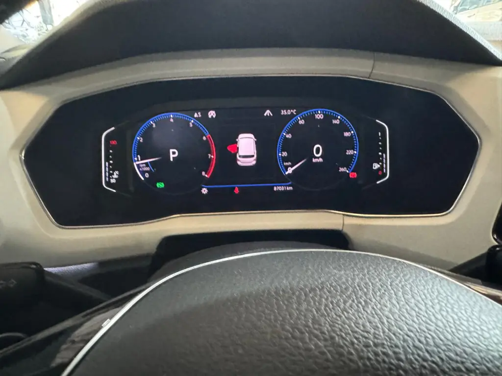 VOLKSWAGEN T-Cross - Foto