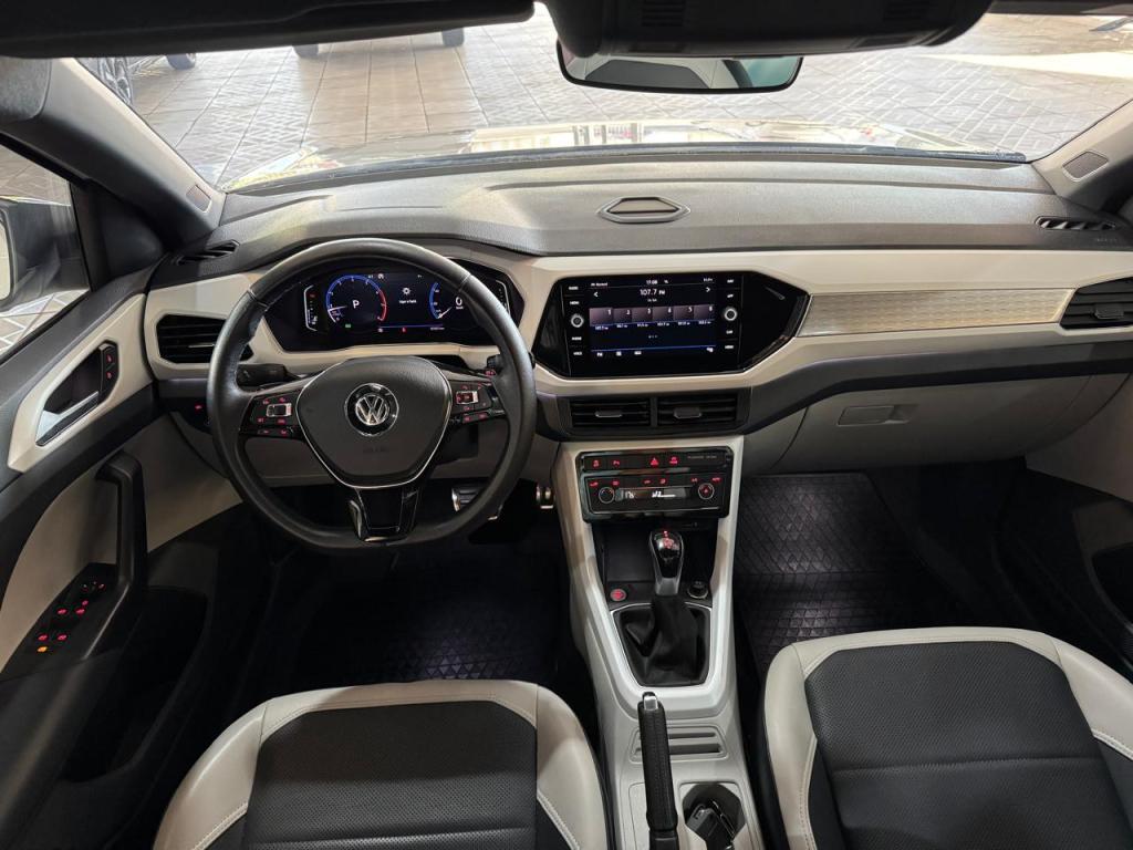 VOLKSWAGEN T-Cross - Foto