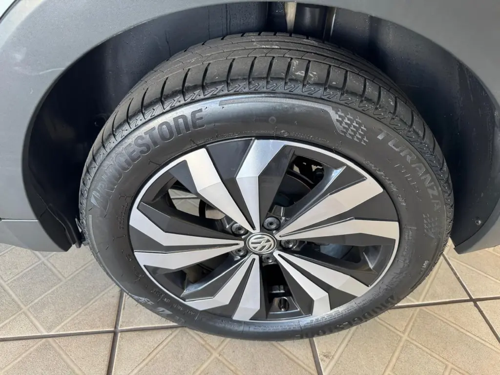 VOLKSWAGEN T-Cross - Foto