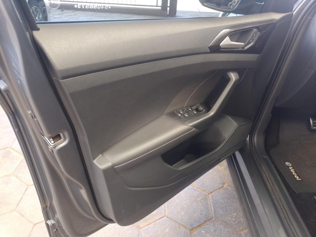 VOLKSWAGEN T-Cross - Foto