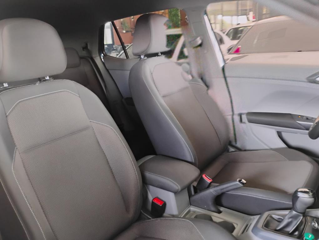 VOLKSWAGEN T-Cross - Foto