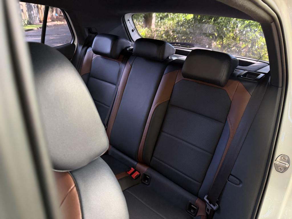 VOLKSWAGEN T-Cross - Foto