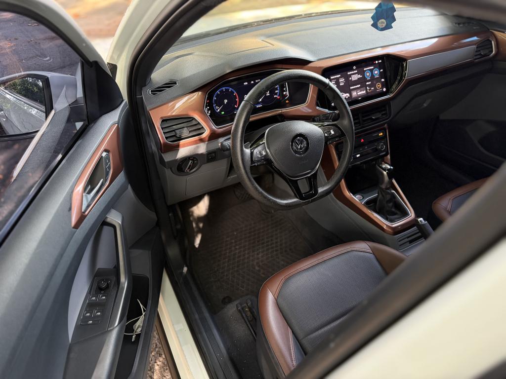 VOLKSWAGEN T-Cross - Foto