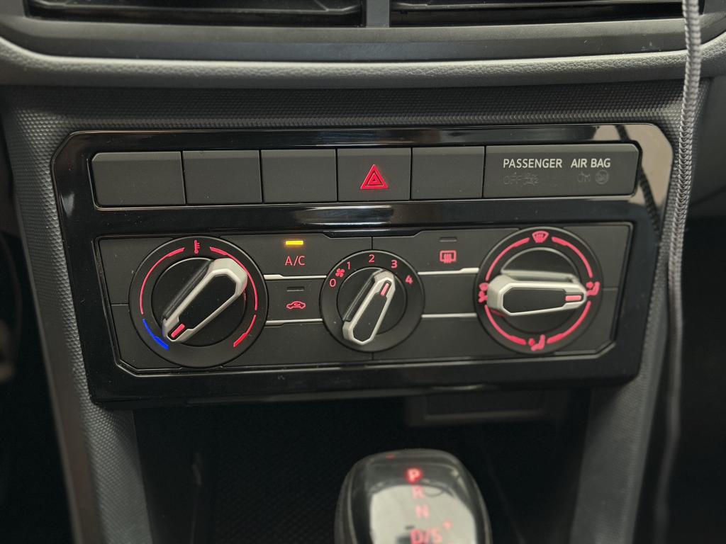 VOLKSWAGEN T-Cross - Foto