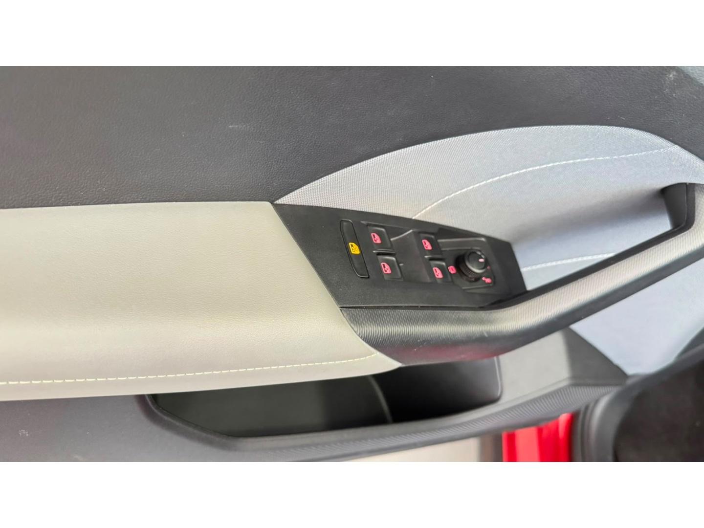 VOLKSWAGEN T-Cross - Foto