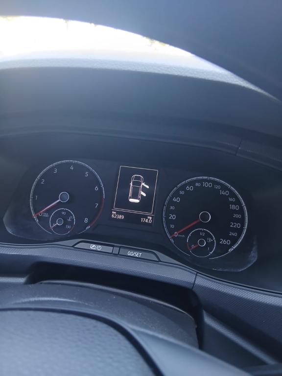 VOLKSWAGEN T-Cross - Foto