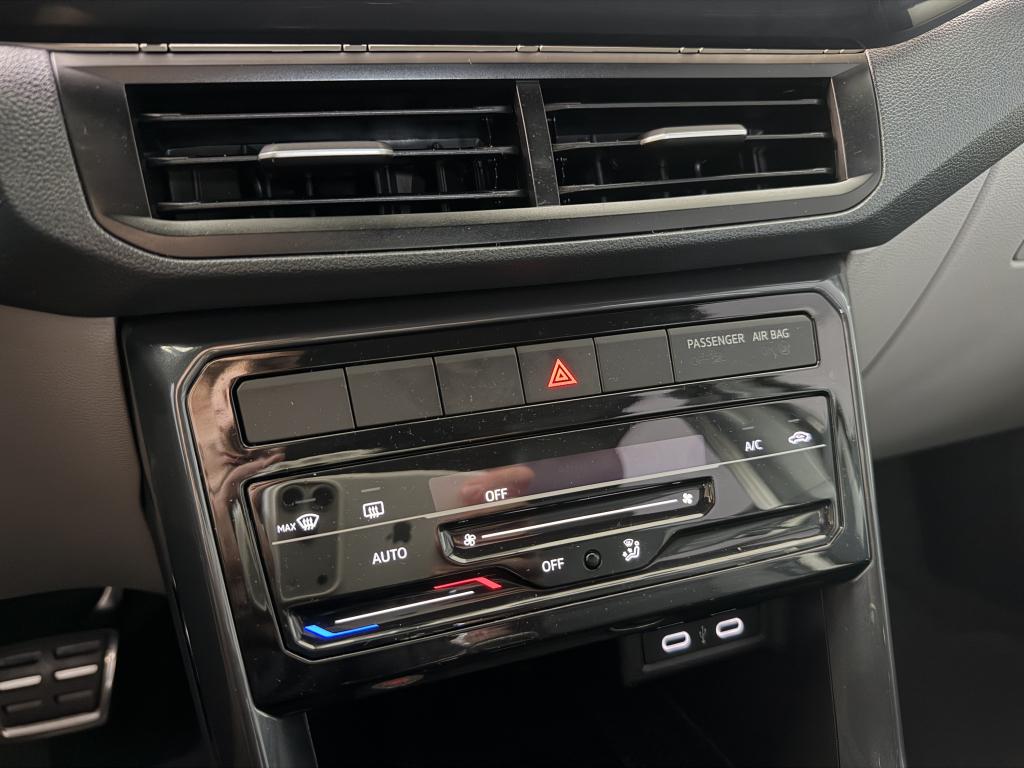 VOLKSWAGEN T-Cross - Foto