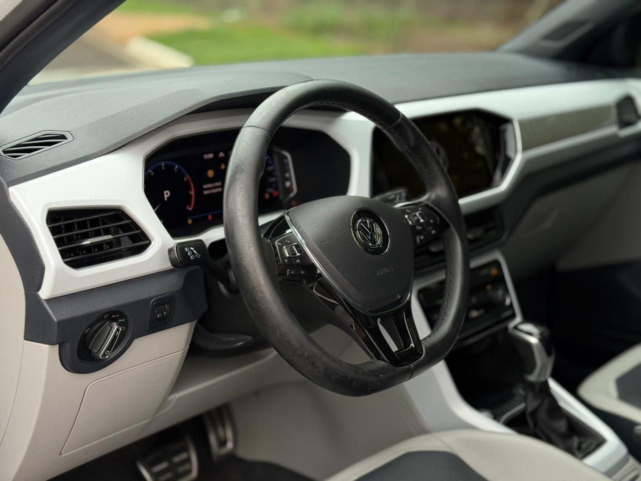 VOLKSWAGEN T-Cross - Foto