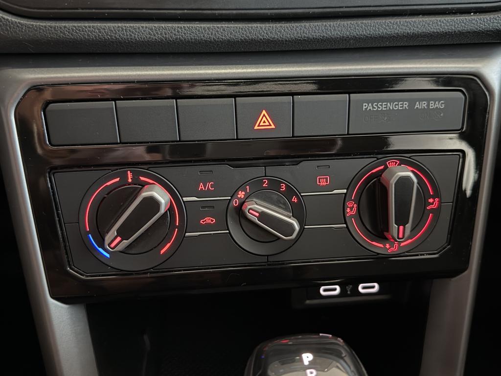 VOLKSWAGEN T-Cross - Foto