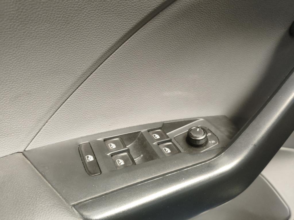 VOLKSWAGEN T-Cross - Foto