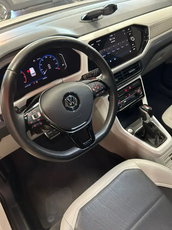 VOLKSWAGEN T-Cross - Foto