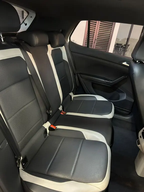 VOLKSWAGEN T-Cross - Foto