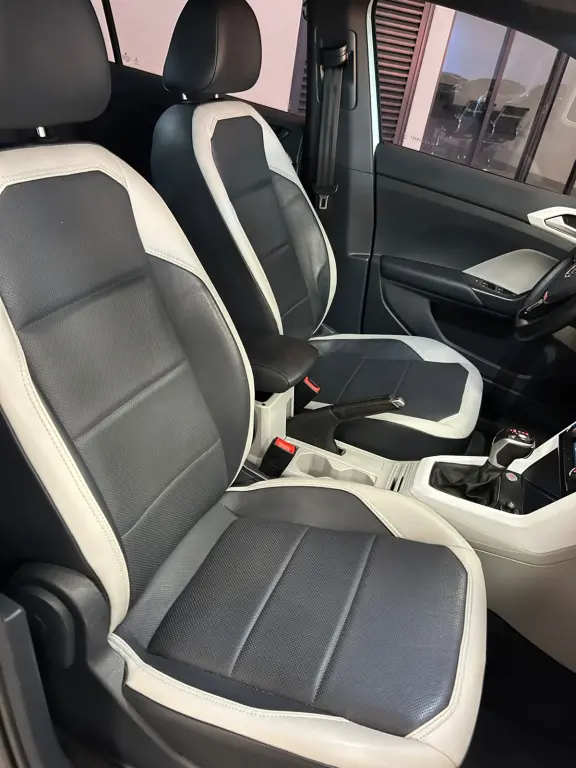 VOLKSWAGEN T-Cross - Foto