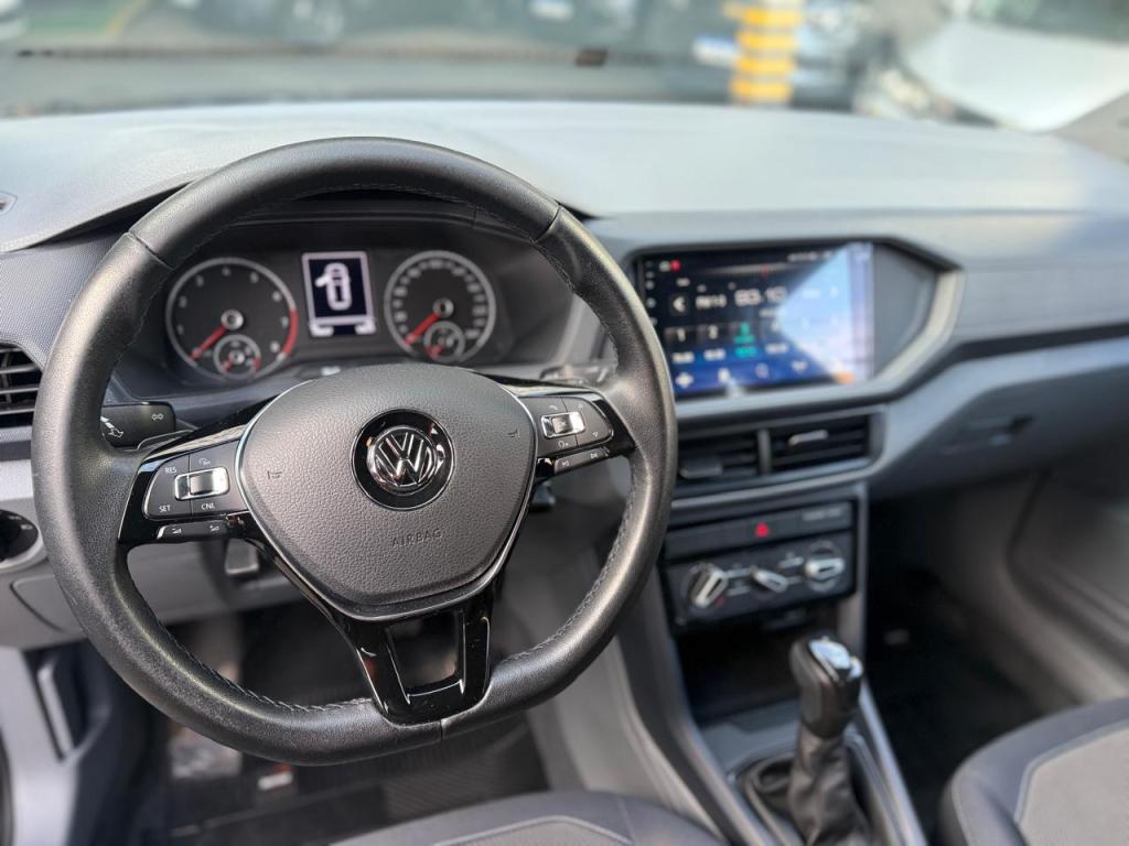VOLKSWAGEN T-Cross - Foto