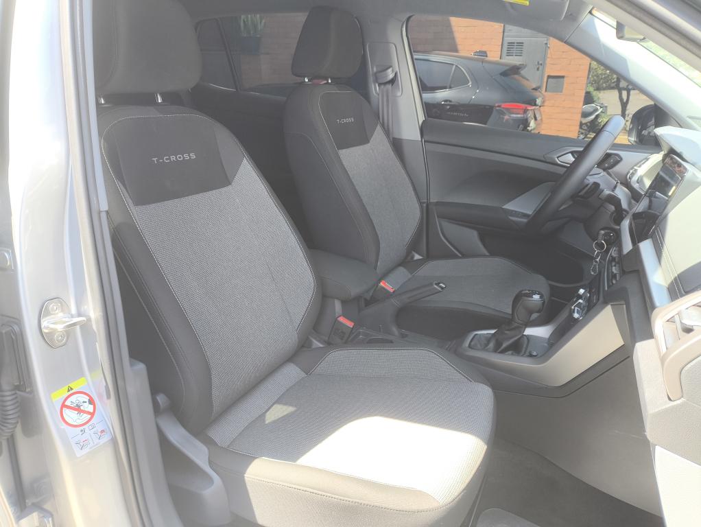 VOLKSWAGEN T-Cross - Foto