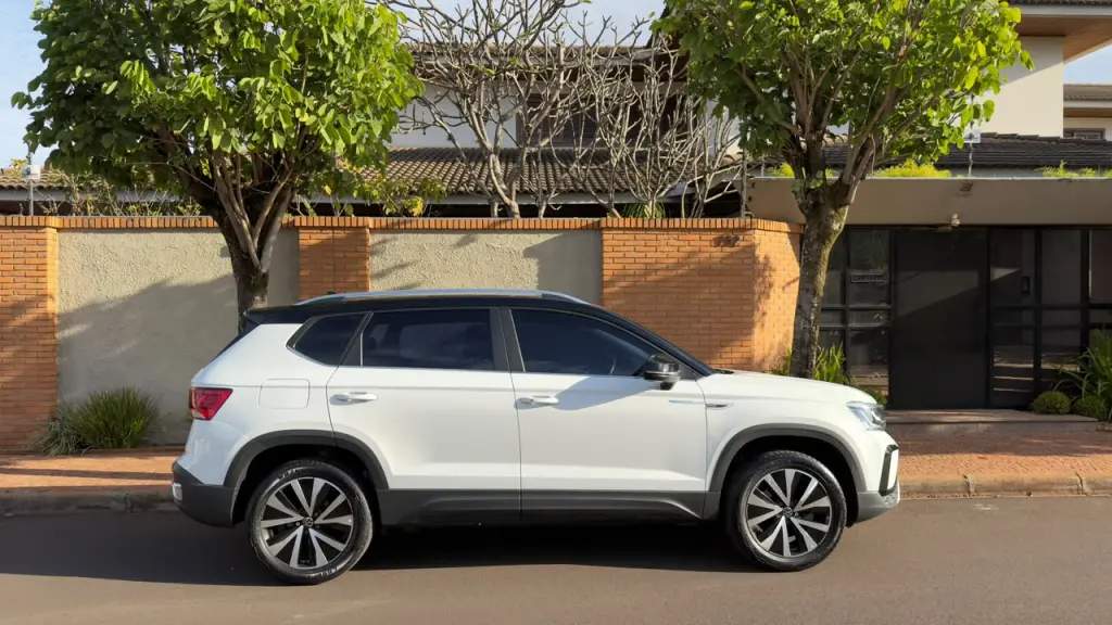VOLKSWAGEN Taos - Foto