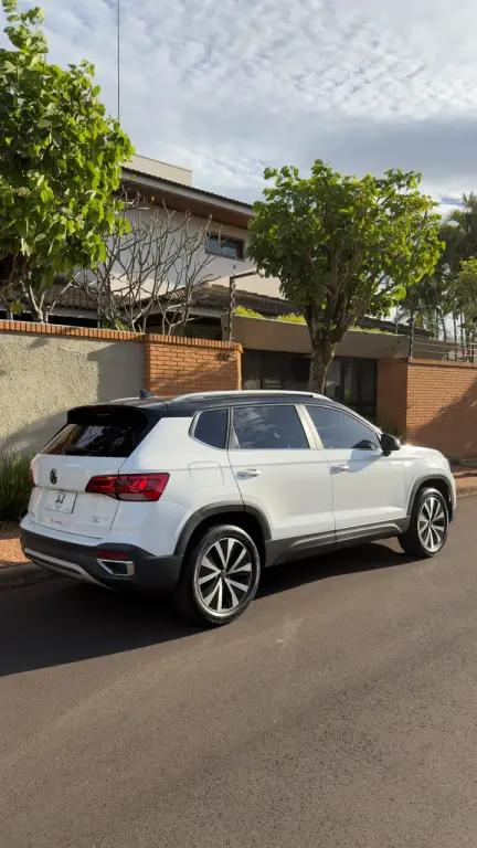 VOLKSWAGEN Taos - Foto