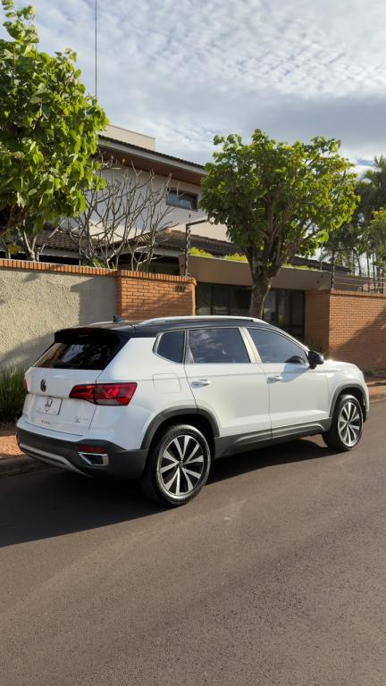 VOLKSWAGEN Taos - Foto