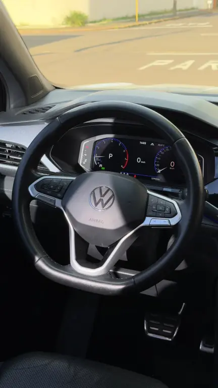 VOLKSWAGEN Taos - Foto
