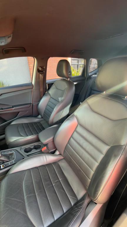 VOLKSWAGEN Taos - Foto