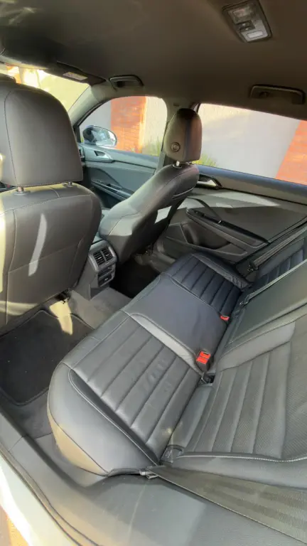 VOLKSWAGEN Taos - Foto