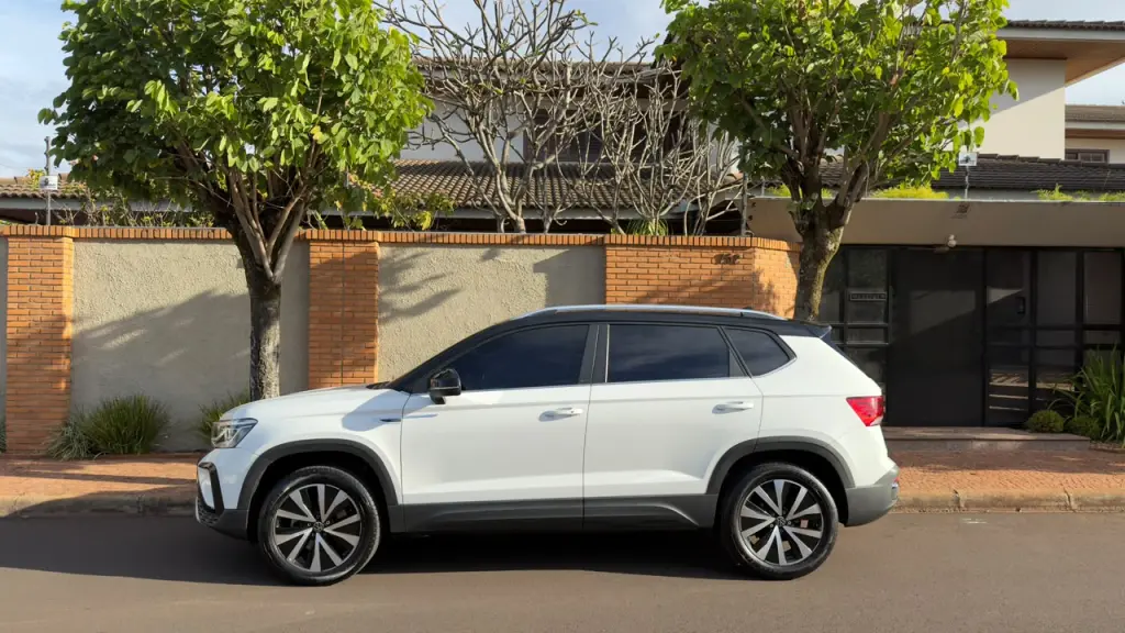 VOLKSWAGEN Taos - Foto