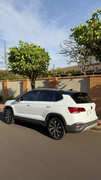 VOLKSWAGEN Taos - Foto