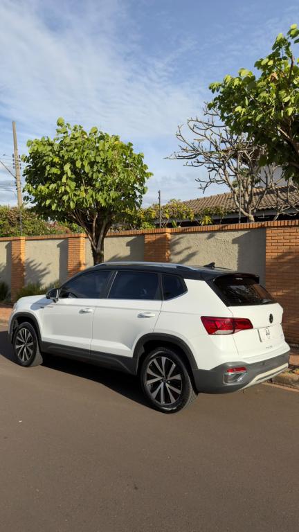 VOLKSWAGEN Taos - Foto