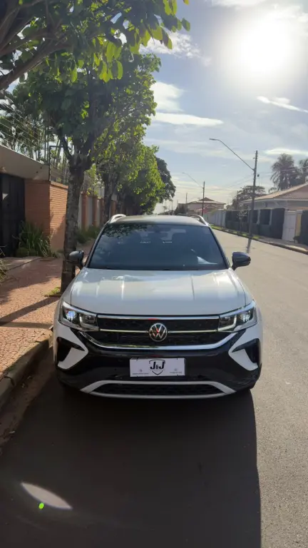 VOLKSWAGEN Taos - Foto