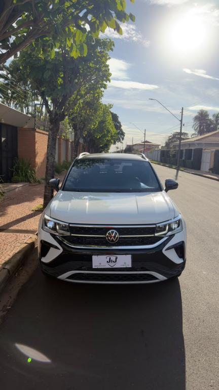 VOLKSWAGEN Taos - Foto