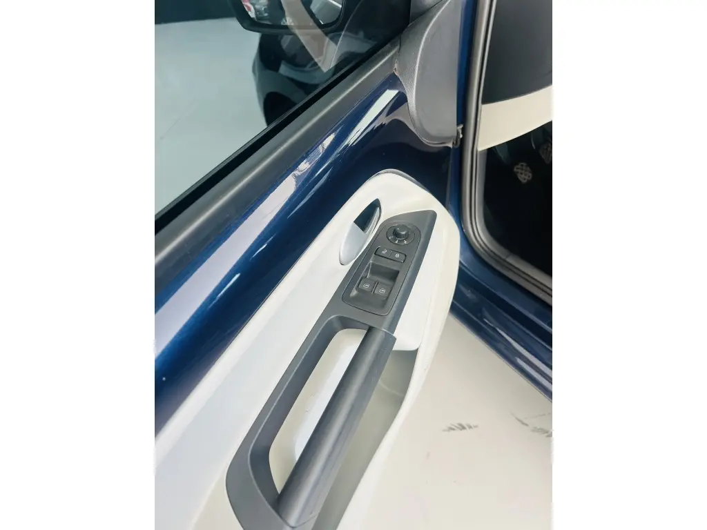 VOLKSWAGEN UP - Foto