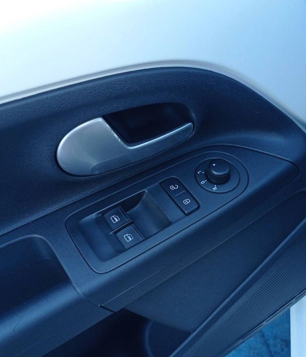 VOLKSWAGEN UP - Foto