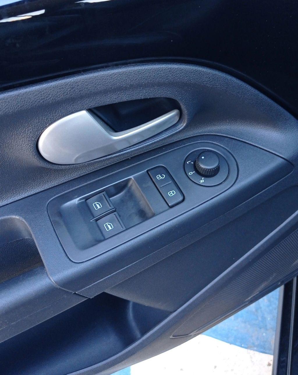 VOLKSWAGEN UP - Foto