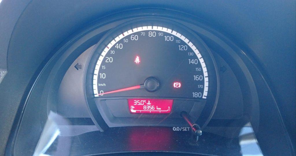 VOLKSWAGEN UP - Foto