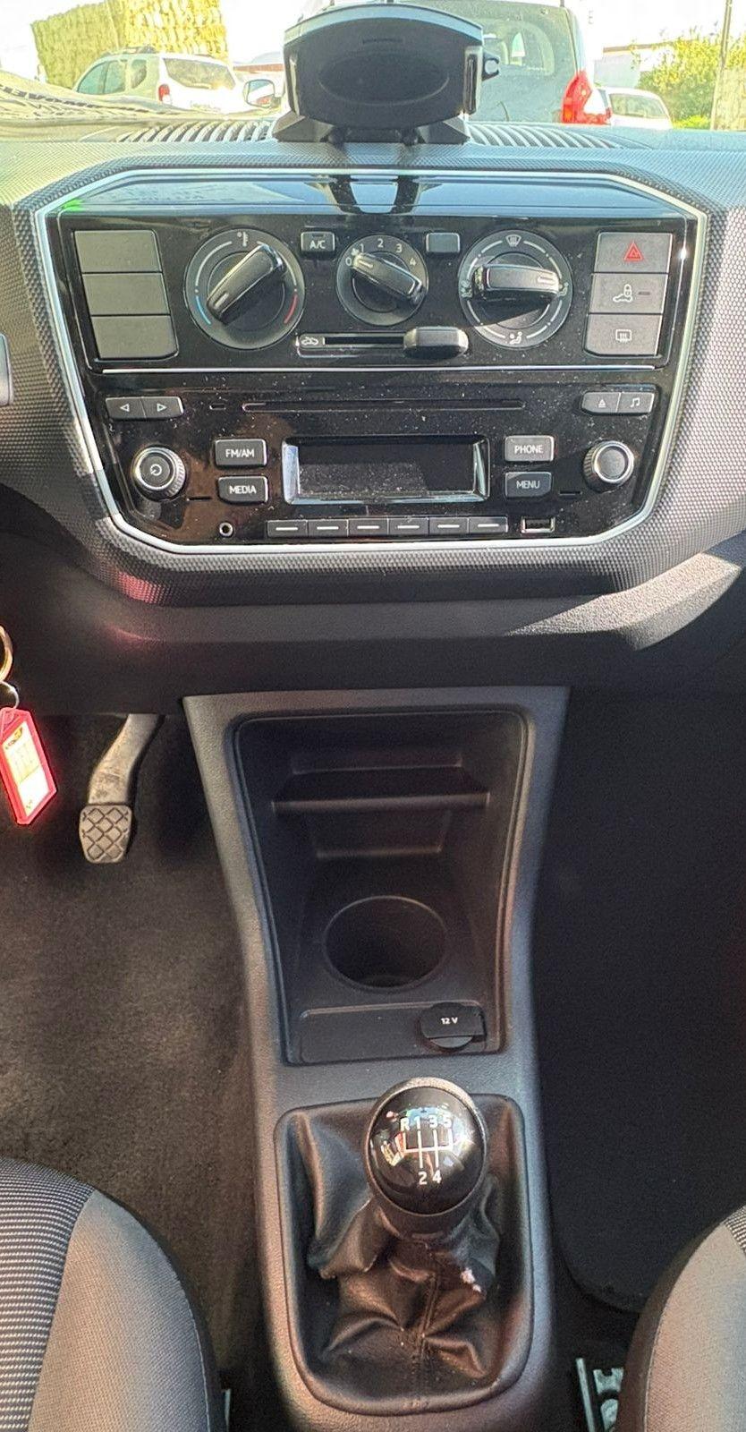 VOLKSWAGEN UP - Foto