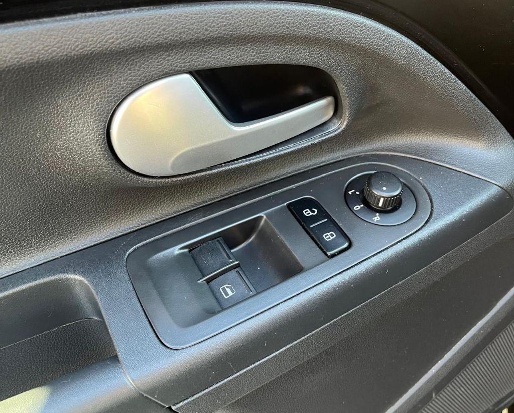 VOLKSWAGEN UP - Foto