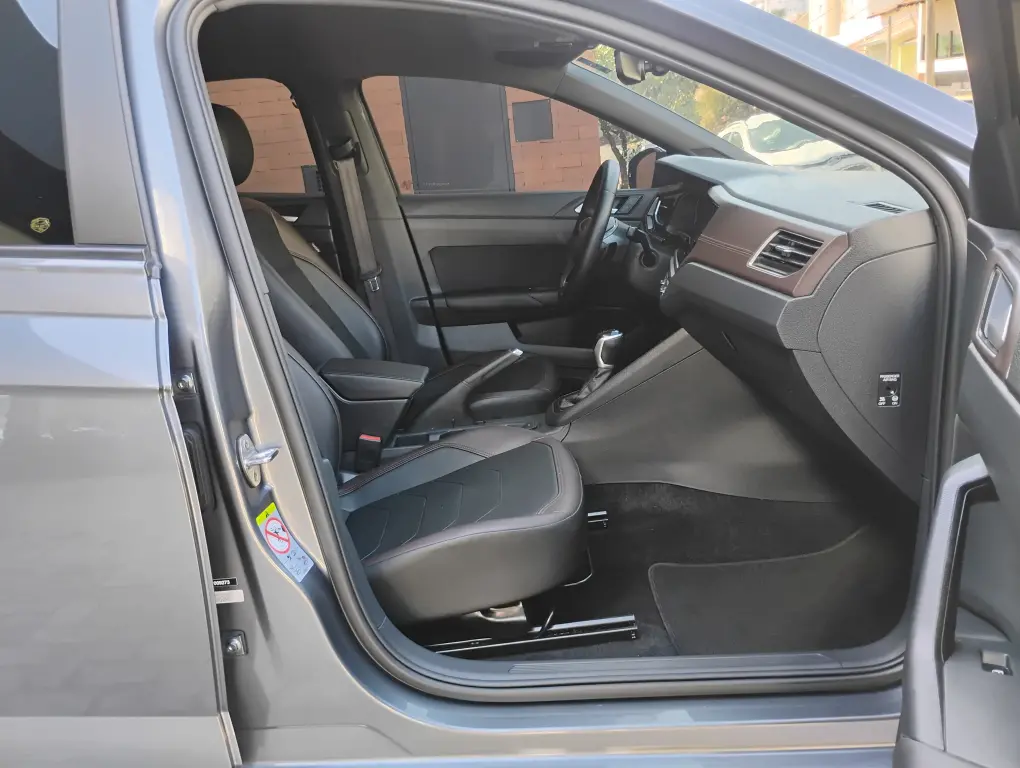 VOLKSWAGEN Virtus - Foto