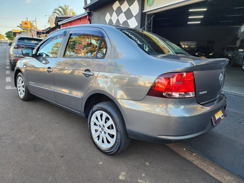 VOLKSWAGEN Voyage - Foto