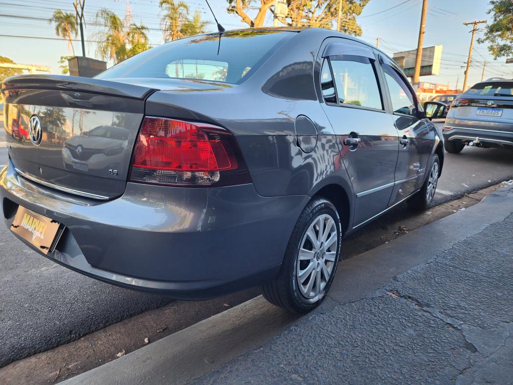 VOLKSWAGEN Voyage - Foto