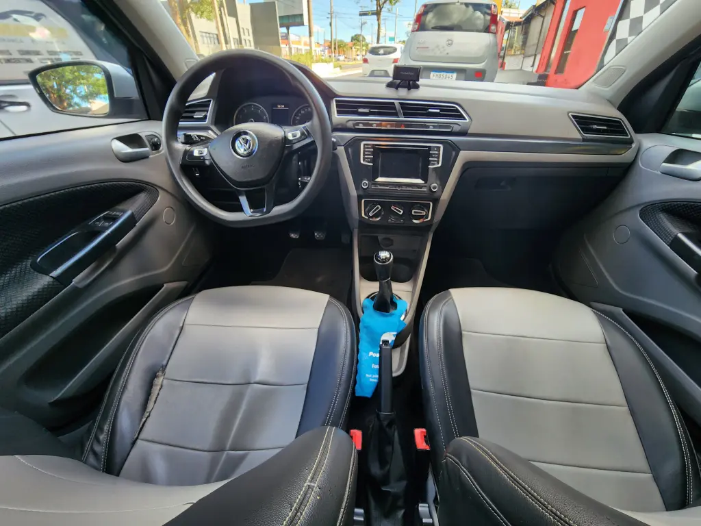 VOLKSWAGEN Voyage - Foto