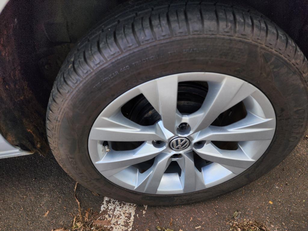 VOLKSWAGEN Voyage - Foto