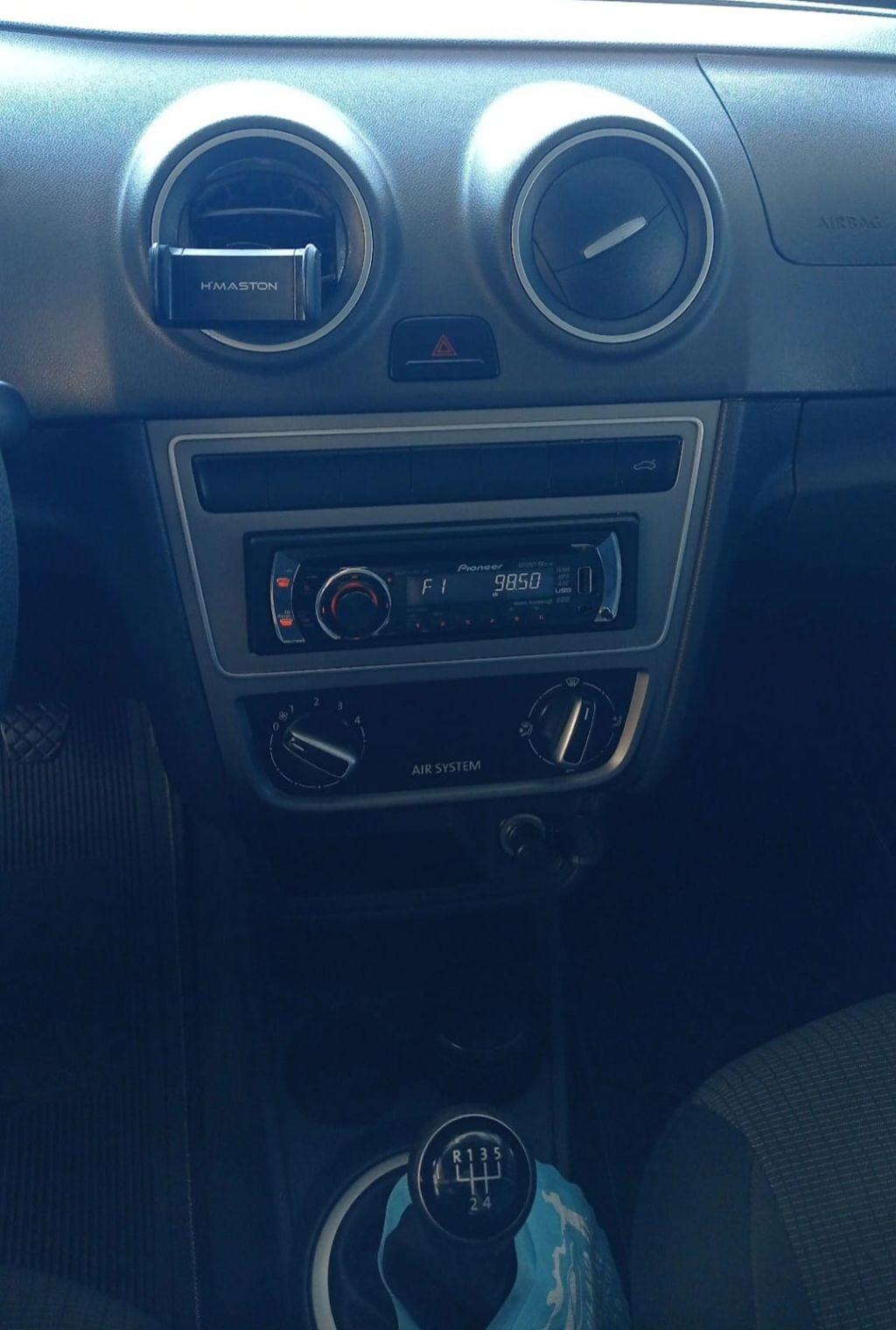 VOLKSWAGEN Voyage - Foto