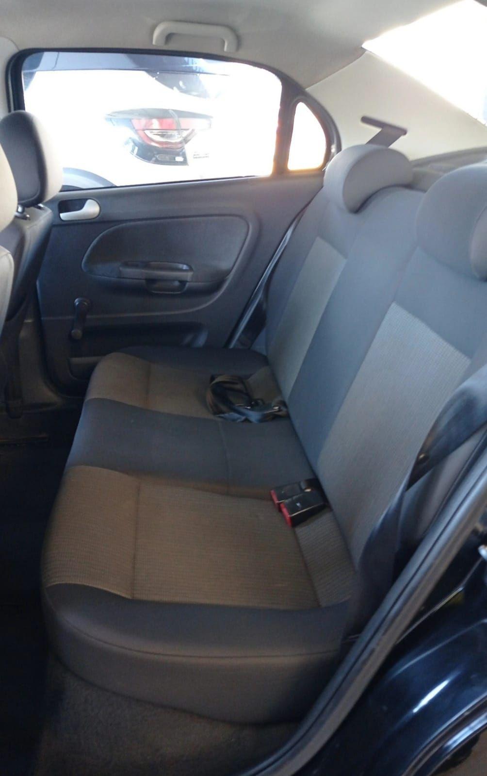 VOLKSWAGEN Voyage - Foto