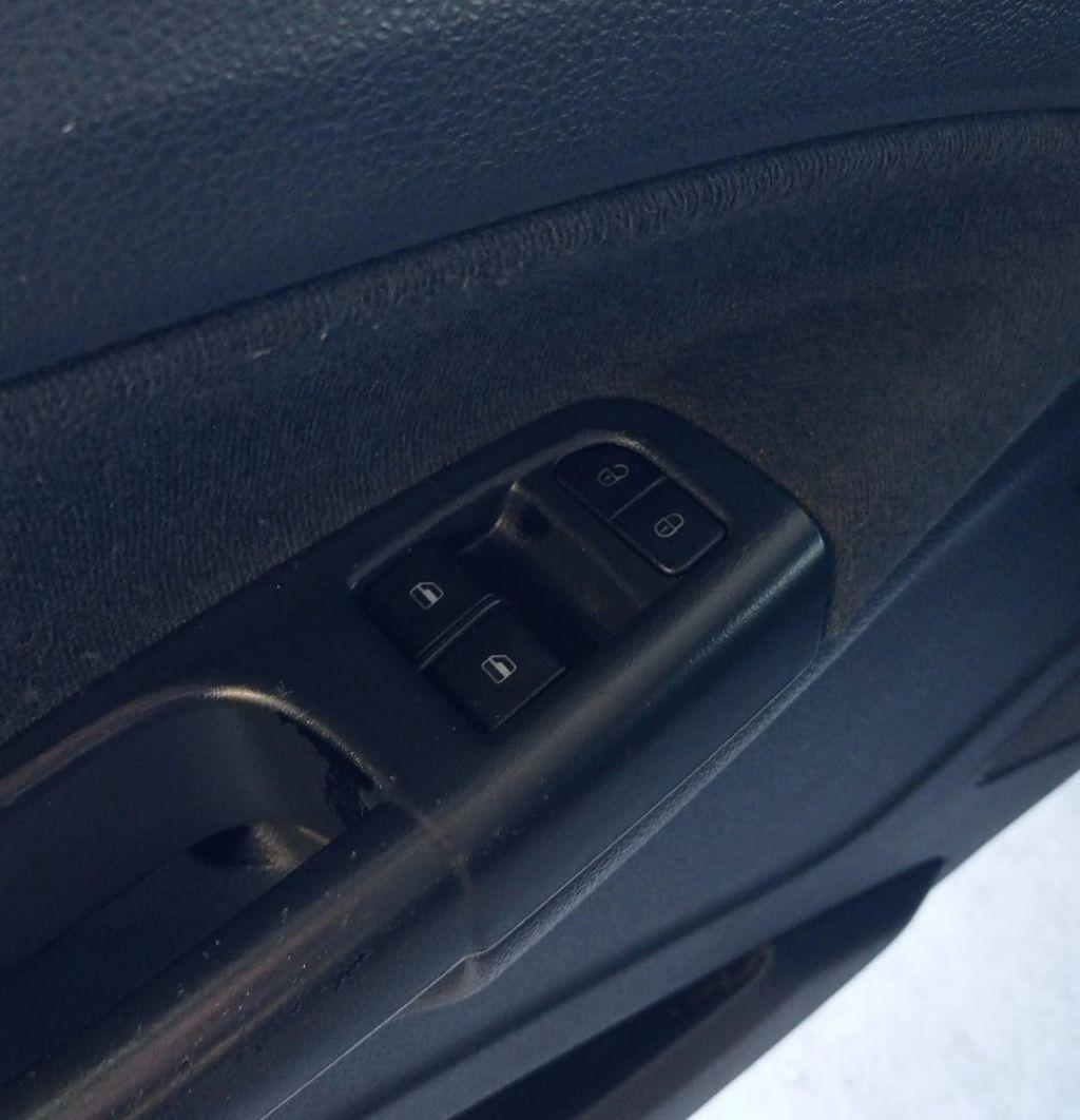 VOLKSWAGEN Voyage - Foto