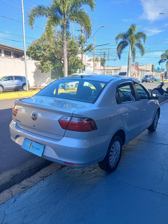 VOLKSWAGEN Voyage - Foto