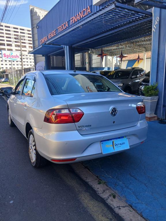 VOLKSWAGEN Voyage - Foto