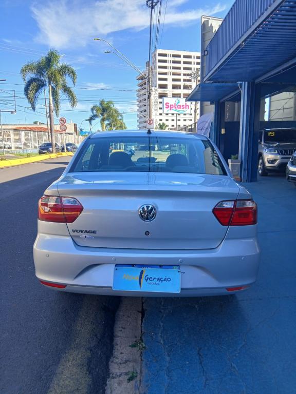 VOLKSWAGEN Voyage - Foto